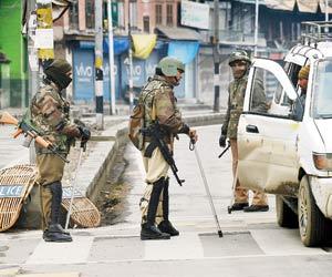 Two LeT militants trained in Pakistan nabbed in Kashmir