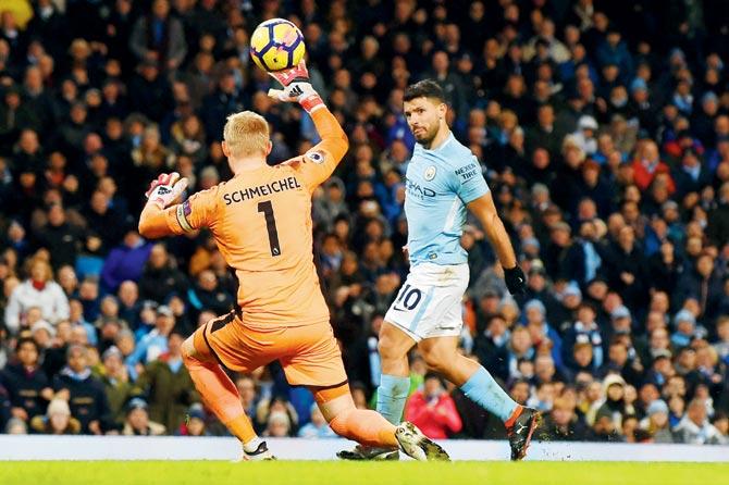77th min: Aguero chips it over the Leicester goalkeeper Schmeichel