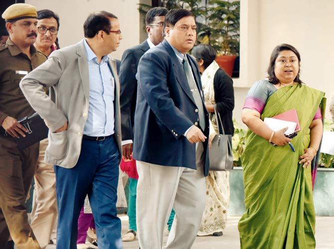 IAS Association Secretary Manisha Saxena along with other IAS officers, leaves after meeting Lt Governor Anil Baijal over the alleged manhandling of Prakash. Pics/PTI