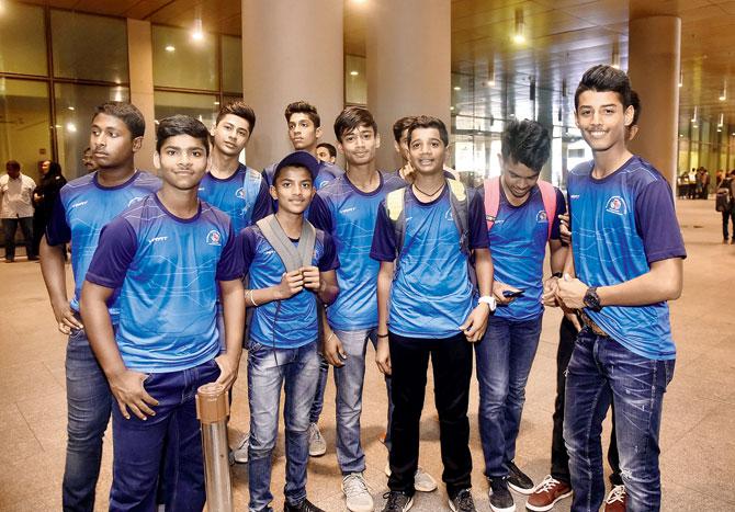 Mumbai U-16 players at the international airport yesterday to receive the India U-19 World Cup team. Pics/PRADEEP DHIVAR	