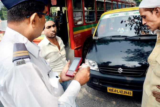 Even the Mumbai traffic police are heavily involved in giving out e-challans, to ensure fines are collected digitally. Representational picture