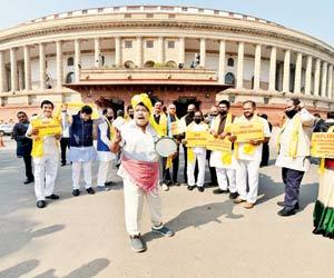 Bandh in Andhra Pradesh, chaos in Parliament over special status demand