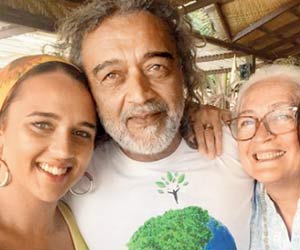 Nafisa Ali shares a snapshots with Lucky Ali and his daughter from Goa 