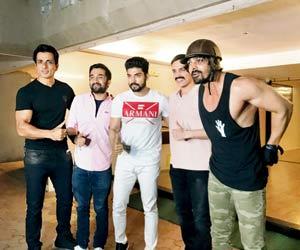 Sonu Sood hosted a dinner for team Paltan