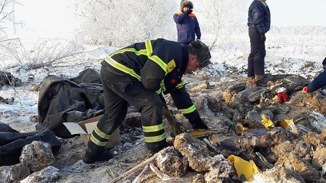 This handout photo taken and released by the Russian Emergency Ministry on February 13, 2018, shows emergency rescuers working at the site of plane crash in Ramensky district, on the outskirts of Moscow. The Antonov An-148 plane went down in the Ramensky district around 70 kilometres (44 miles) southeast of Moscow after taking off from Domodedovo airport in the Russian capital and disappearing off the radar at 2:28 pm (1128 GMT) on February 11. "Sixty-five passengers and six crew members were on board, and all of them died," Russia