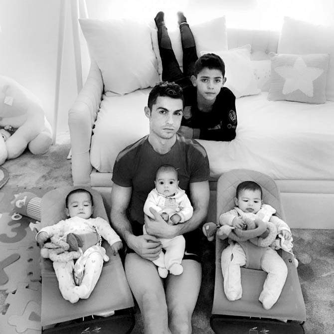 Cristiano Ronaldo posts photos with Rohingya refugees urges