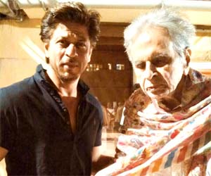 Shah Rukh Khan visits Bollywood thespian Dilip Kumar at his home in Mumbai