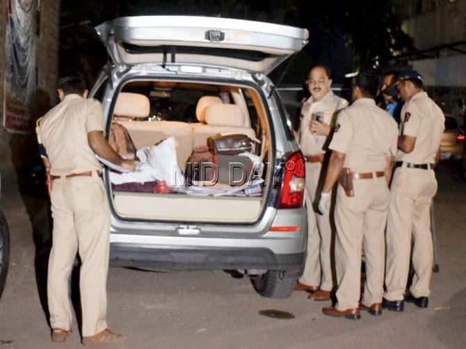 Policemen check the SUV belonging to Jigar Thakkar in which he shot himself, at GT Hospital on Tuesday. Pic/Ashish Raje