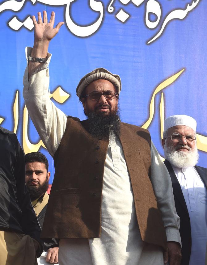 Pakistani head of the Jamaat-ud-Dawa (JuD) organisation Hafiz Saeed (C) waveS to protesters as they gather in a rally to mark Kashmir Solidarity Day in Lahore on February 5, 2018. Kashmir Solidarity Day is observed in Pakistan on February 5 as a way of showing support for those living in Indian-administered Kashmir. Pic/AFP