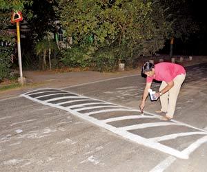 Virar man paints speed breakers on dark Nalasopara stretch to prevent accidents