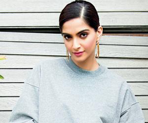 Sonam Kapoor asks for Rs 400 to buy sanitary napkins