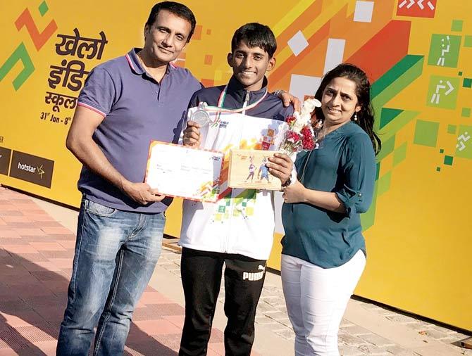  Ishaan Kanojia is all smiles with father Suresh and mother Pooja after winning silver in the judo boys