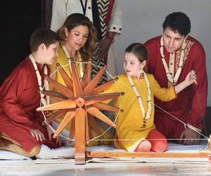 Justin Trudeau, family visit Akshardham Temple