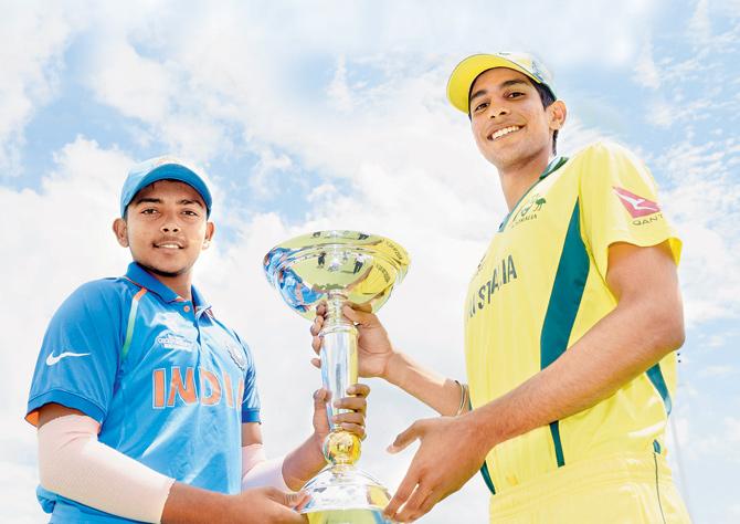 India skipper Prithvi Shaw (left) and Australia skipper Jason Sangha pose with the under-19 World Cup in New Zealand yesterday. Pic/ICC