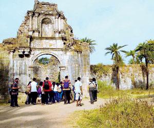 Sign up for a walk to the iconic Vasai Fort