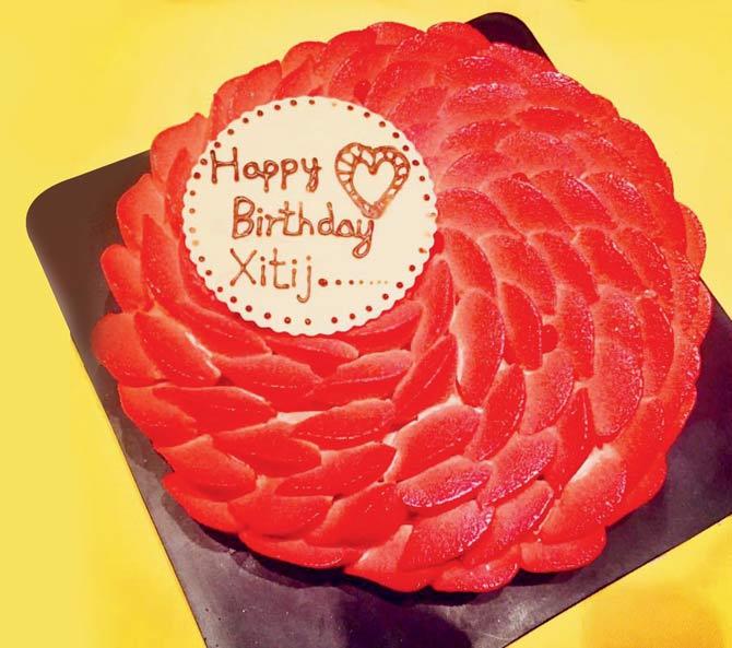 Red velour cake