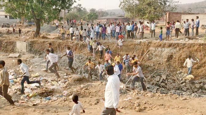 The mob not only torched a dozen vehicles, but also injured 10 officials in the process. Pics/Hanif Patel