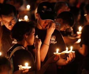 Thousands mourn victims of Florida school shooting