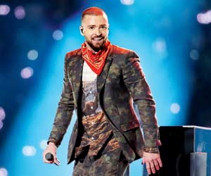 Justin Timberlake pays tribute to Prince in Super Bowl half-time party