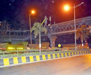 Mumbai: Only 2 foot-over-bridges of 12 along JVLR have operational lights