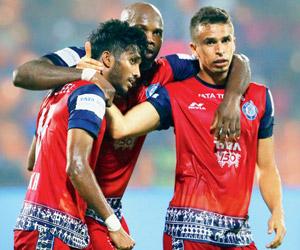 ISL: Jamshedpur edge Mumbai 2-1 to boost playoff chances