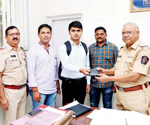 Mumbai: Constable uses social media to find man who lost wallet