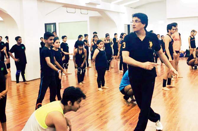 Shiamak Davar, along with his students, at the studio 