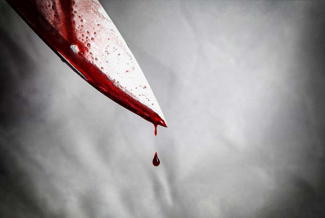 Father stabs daughter