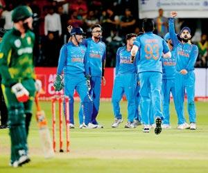 CoA to hand Indian men, women cricketers new contracts after BCCI no show