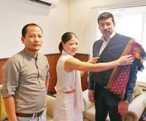 Boxer MC Mary Kom visits union sports minister Rathore's home