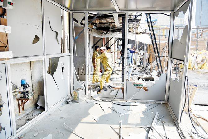 BMC staffers demolish illegal construction at Kode resto bar. Pic/Shadab Khan