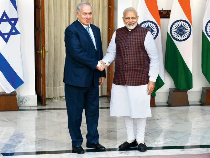 PM Narendra Modi (R) with Israeli Prime Minister Benjamin Netanyahu yesterday. Pic/AFP