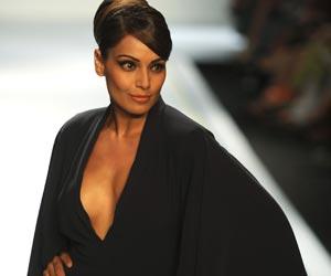 Bipasha Basu inaugurates Forever 21's first store in Lucknow