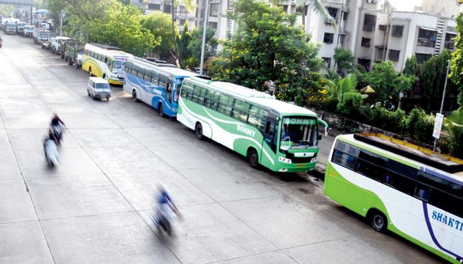 Buses and heavy vehicles wont be allowed to park on the roadside. FILE PIC