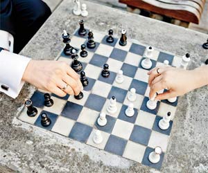 Chess: Ivan Rozum shots into lead in round five