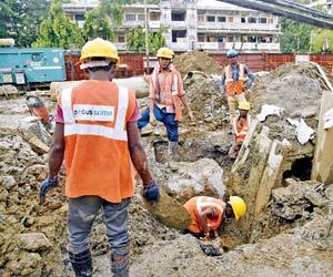 Mumbai: Live bomb found at Metro III site explodes while being defused