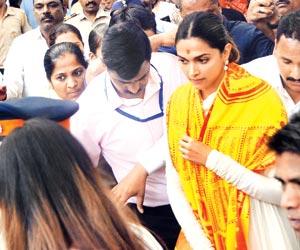 Deepika Padukone visits Siddhivinayak temple for Padmaavat
