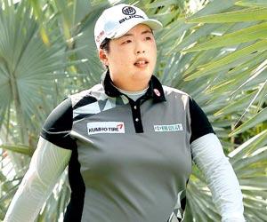 Chinese golfer Feng Shanshan steaks No. 1 claim!