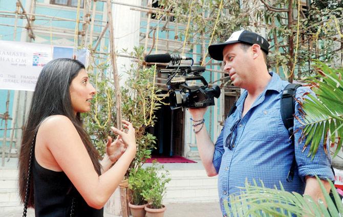 Devina Sankar, a Los Angeles resident in Mumbai on a three-week vacation, speaks to Rosenfeld outside the Magen David Synagogue in Byculla where the Namaste Shalom magazine was launched on Thursday. Pic/Sayyed Sameer Abedi