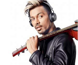 Hardik Pandya does Shah Rukh Khan's Dilwale Dulhania Le Jayenge pose!