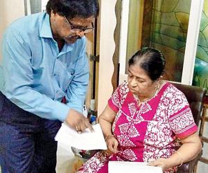 MNS leaders start door-to-door campaign to protest hawking zones in their area