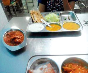 Mumbai: IIT-B non-veg students allowed to eat on regular plates