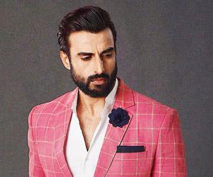 Style tips: Experts on how men can wear pink the right way