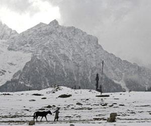 Himachal Pradesh freezes with fresh snowfall, more expected