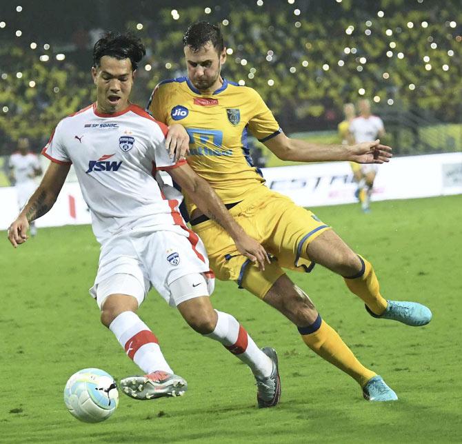Players of Kerala Blasters FC ( Yellow Jersey) and Bangalore FC in action during the 4th season of Indian Super League ( ISL) 2017 at Jawaharlal Nehru International Stadium Kochi on Sunday. Pic/PTI