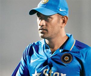 HC asks mobile co. CMD to appear in MS Dhoni's contempt plea