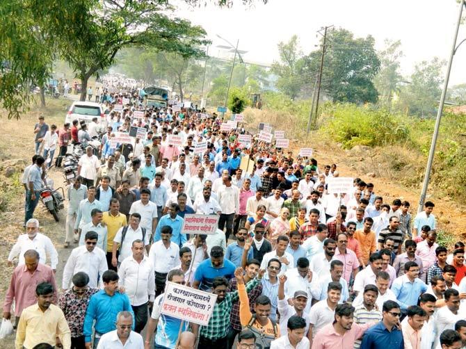 Thousands marched to Mahad MIDC to demand an end to the widespread chemical pollution of their villages