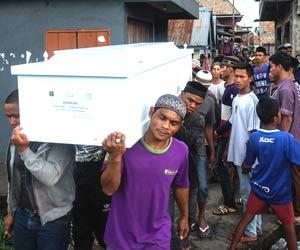 Passenger boat capsize kills 13 in Indonesia