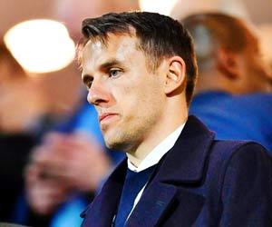New England women's coach Phil Neville under fire for tweet 