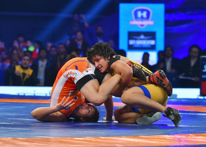 Sarita of Haryana Hammers fights against Manju Kumari of Veer Marathas (Yellow )in womens 62kg bout at Pro Wrestling League in New Delhi on Wednesday. Pic/PTI 